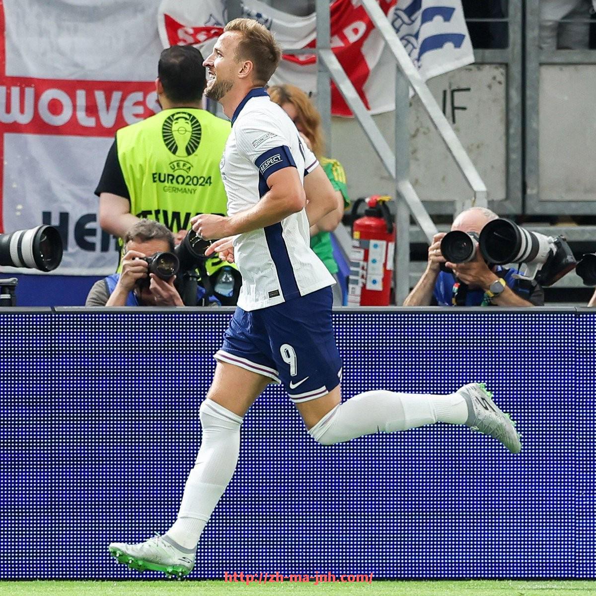 金年会体育-英超一线队平均人数与注册球员数量规定解析